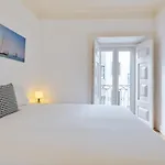 Modern 1Bed AptSleeps4 nr Av Almirante Reis