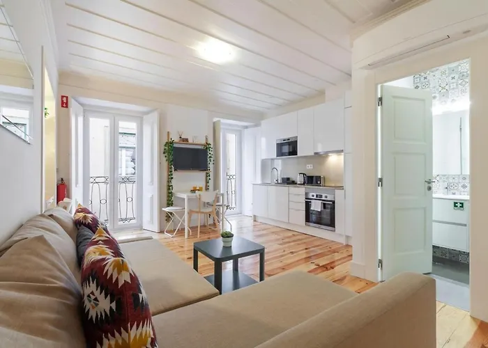 Modern 1Bed AptSleeps4 nr Av Almirante Reis